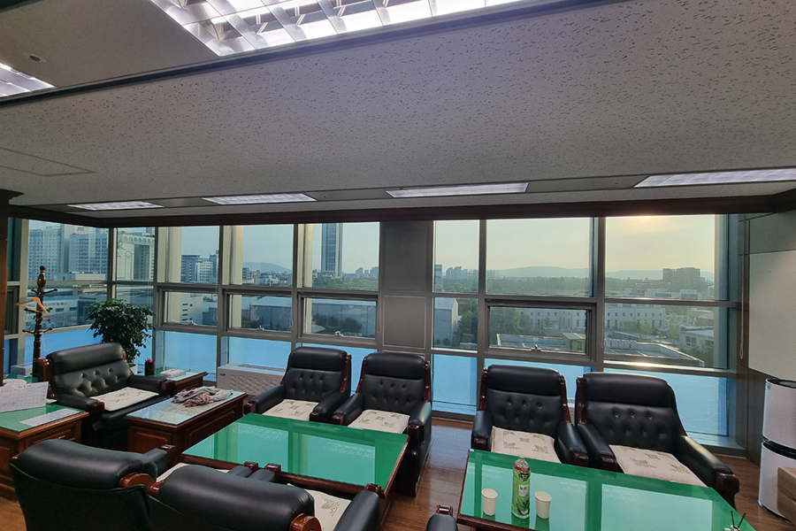 광주 정부청사 열차단 시트지 시공 1